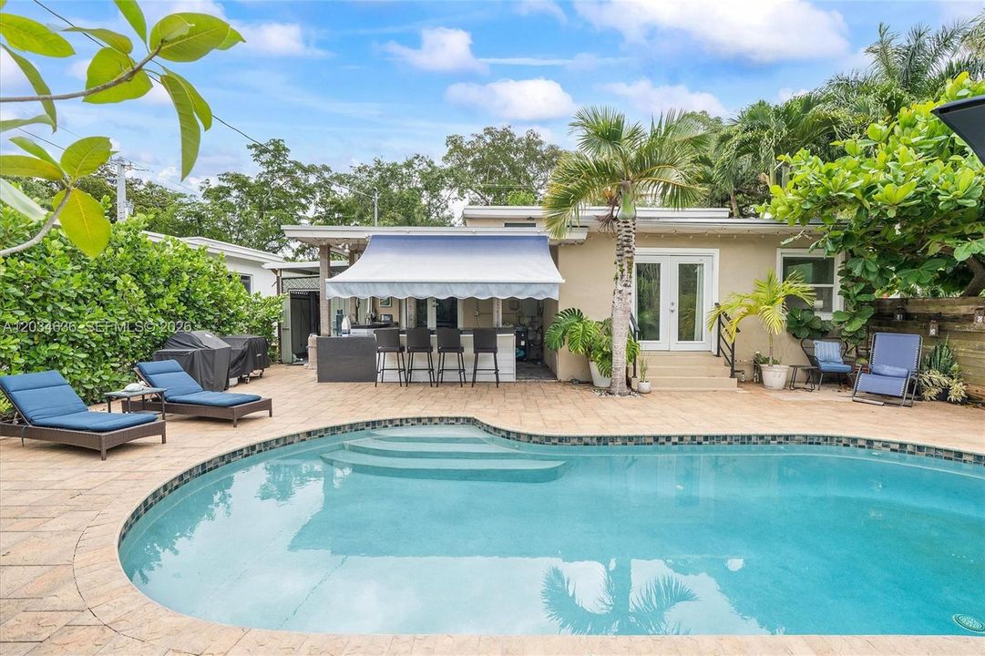 For Sale: $675,000 (3 beds, 1 baths, 1245 Square Feet)