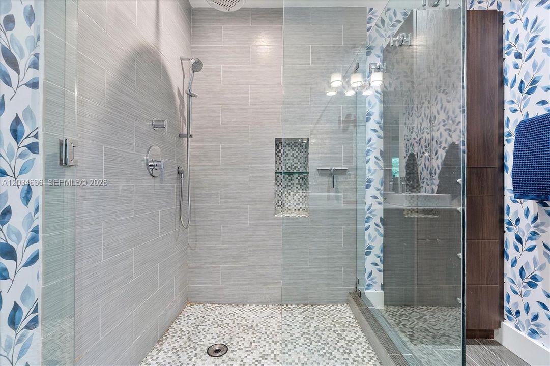 For Sale: $675,000 (3 beds, 1 baths, 1245 Square Feet)