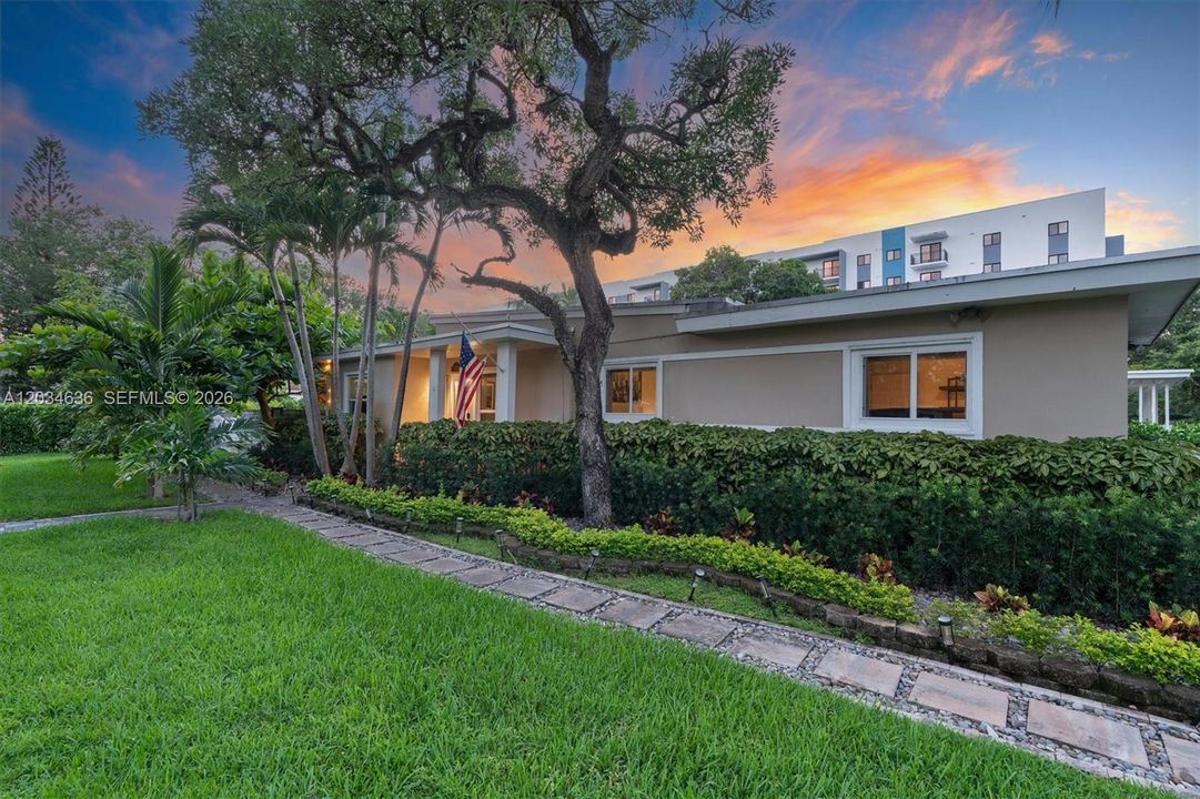 For Sale: $675,000 (3 beds, 1 baths, 1245 Square Feet)