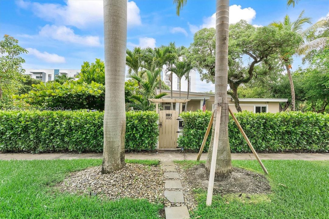For Sale: $675,000 (3 beds, 1 baths, 1245 Square Feet)