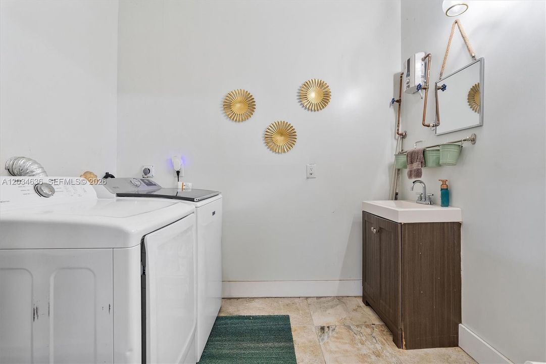 For Sale: $675,000 (3 beds, 1 baths, 1245 Square Feet)