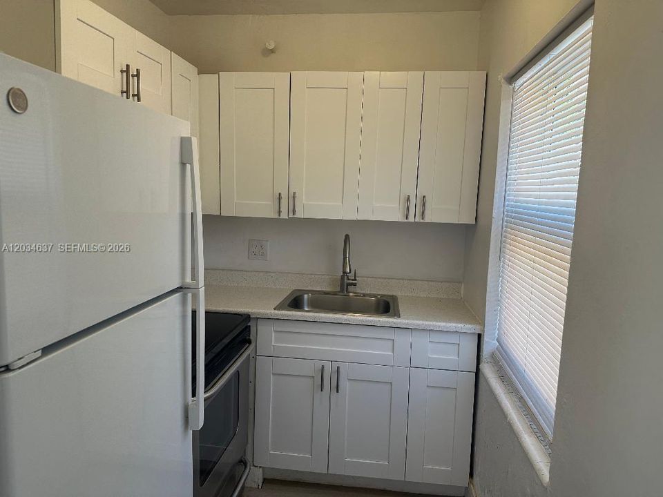 For Rent: $1,350 (0 beds, 1 baths, 620 Square Feet)
