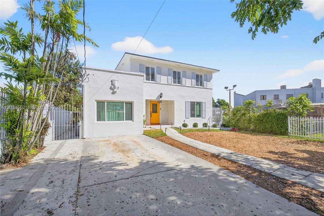 En Venta: $1,300,000 (5 camas, 5 baños, 3678 Pies cuadrados)