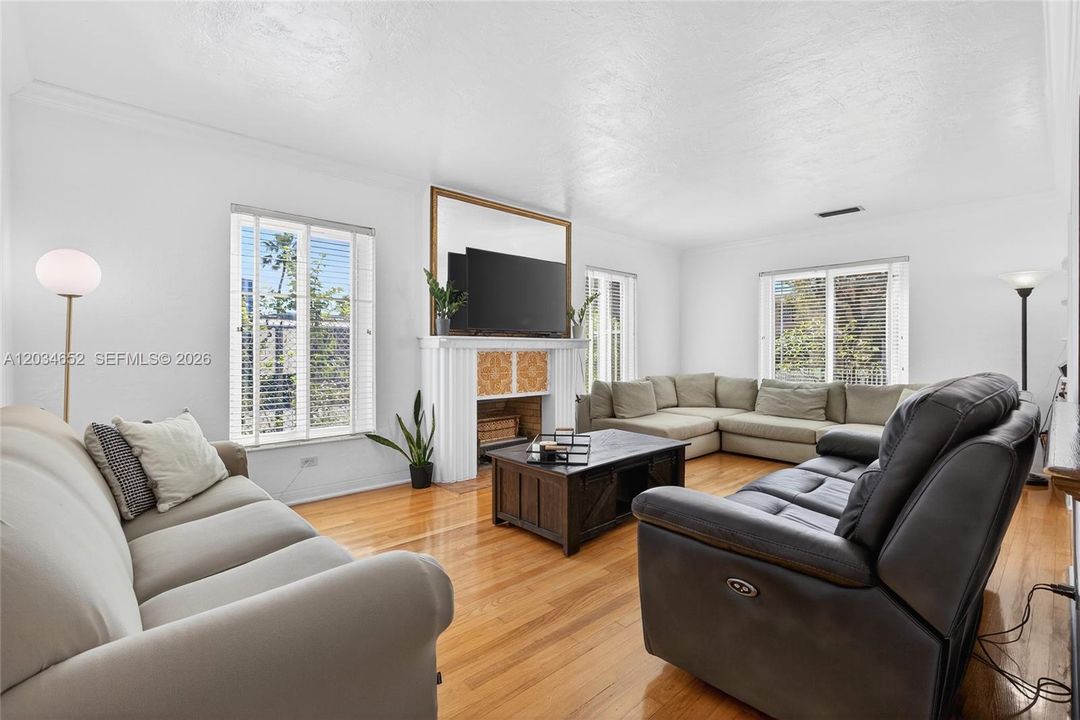 En Venta: $1,300,000 (5 camas, 5 baños, 3678 Pies cuadrados)