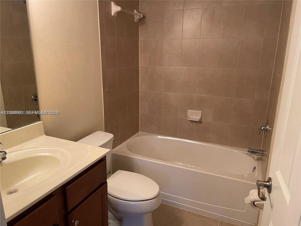 For Rent: $1,875 (2 beds, 2 baths, 817 Square Feet)