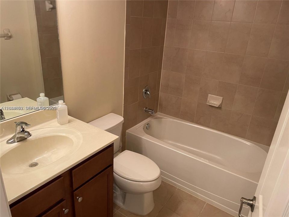 For Rent: $1,875 (2 beds, 2 baths, 817 Square Feet)