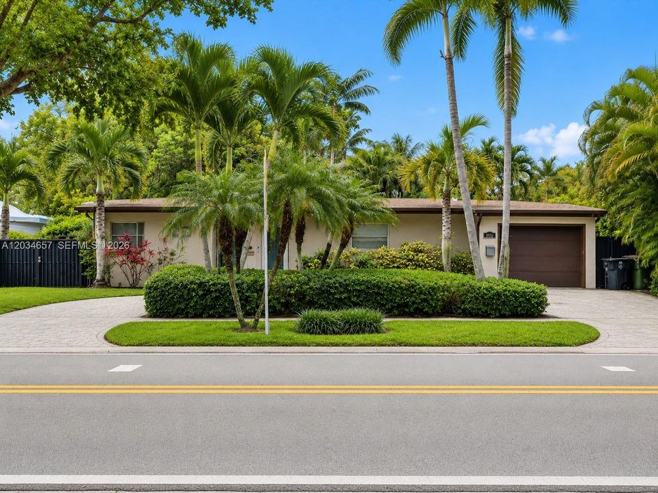 For Sale: $1,550,000 (3 beds, 2 baths, 1720 Square Feet)