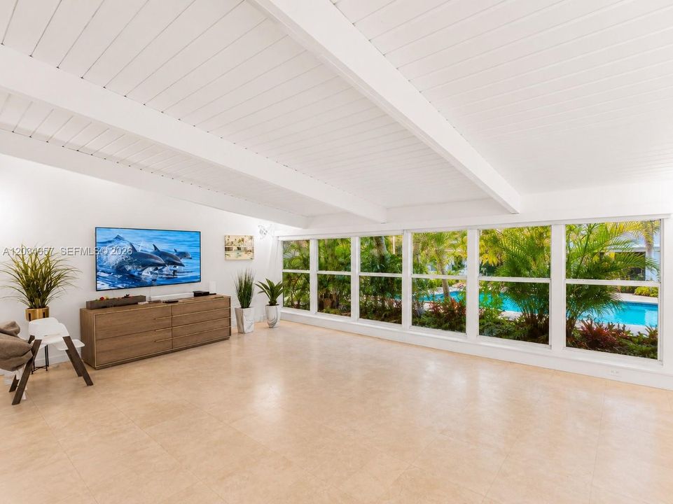 For Sale: $1,550,000 (3 beds, 2 baths, 1720 Square Feet)