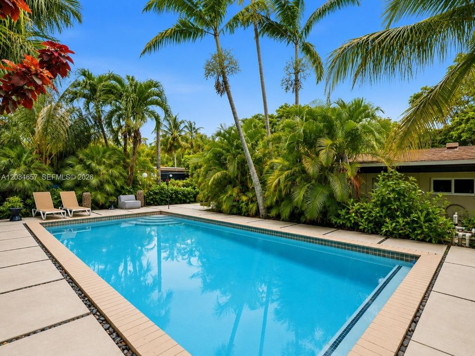 For Sale: $1,550,000 (3 beds, 2 baths, 1720 Square Feet)