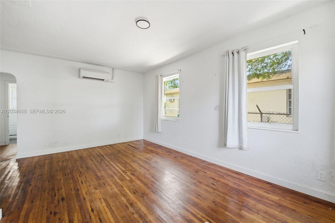 For Rent: $1,900 (1 beds, 1 baths, 542 Square Feet)