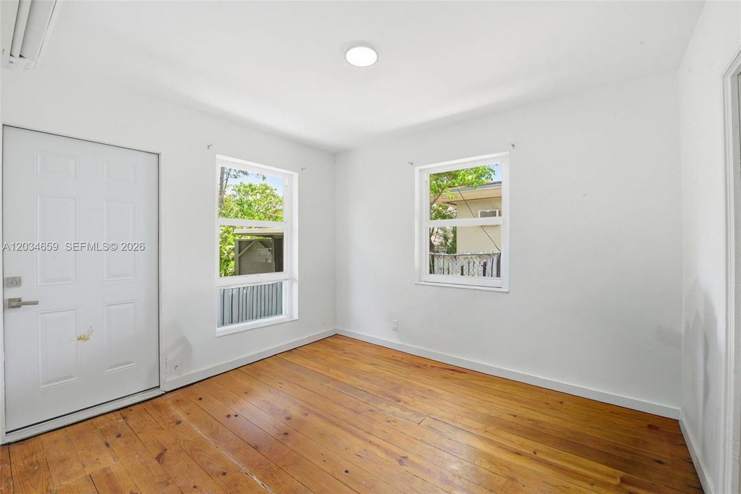 For Rent: $1,900 (1 beds, 1 baths, 542 Square Feet)