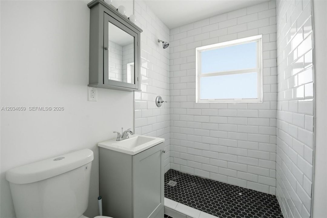 For Rent: $1,900 (1 beds, 1 baths, 542 Square Feet)