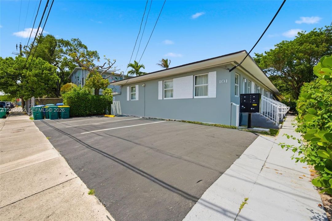 For Rent: $1,900 (1 beds, 1 baths, 542 Square Feet)