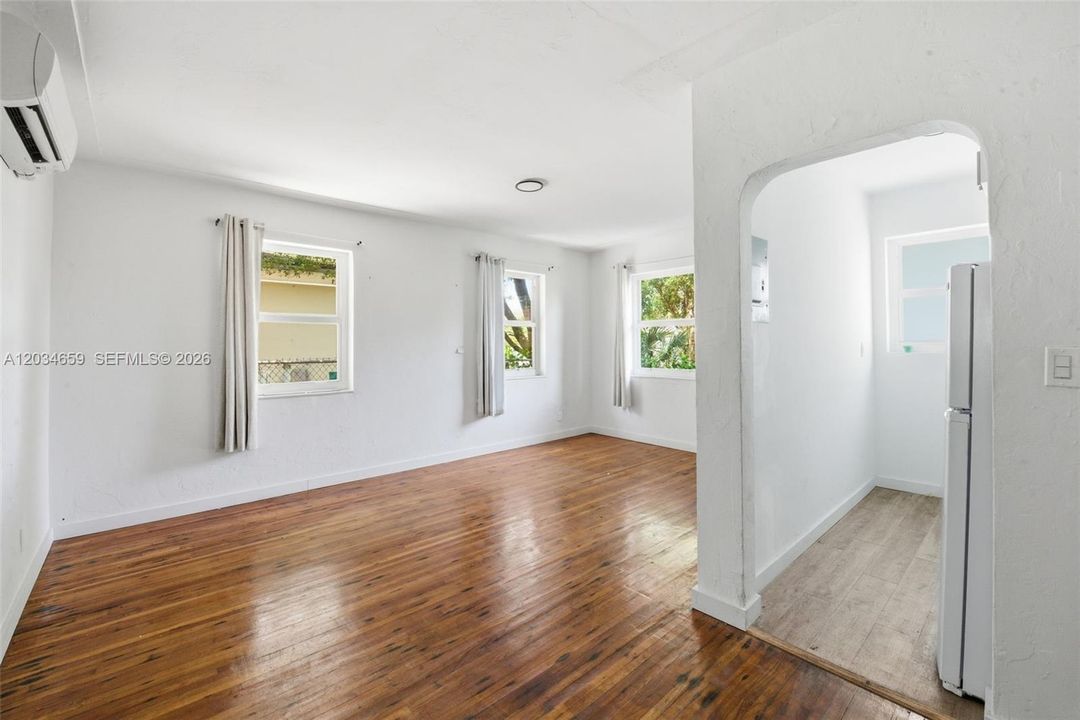 For Rent: $1,900 (1 beds, 1 baths, 542 Square Feet)