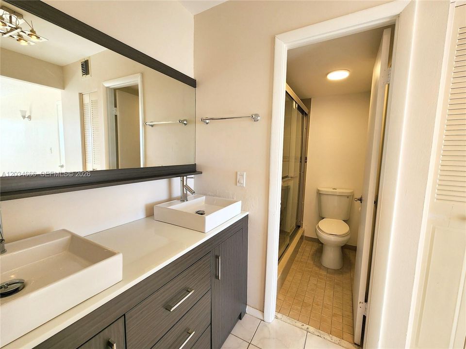 For Sale: $195,000 (2 beds, 2 baths, 1112 Square Feet)
