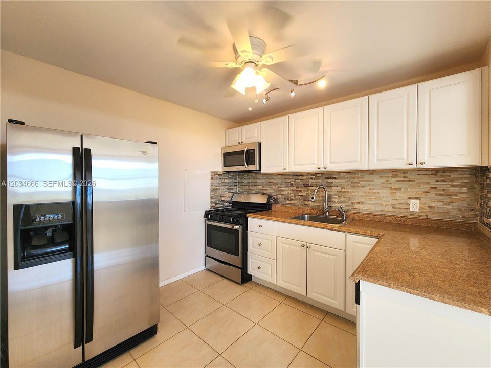 For Sale: $195,000 (2 beds, 2 baths, 1112 Square Feet)