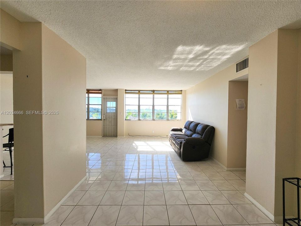 For Sale: $195,000 (2 beds, 2 baths, 1112 Square Feet)