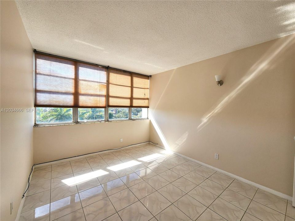 For Sale: $195,000 (2 beds, 2 baths, 1112 Square Feet)