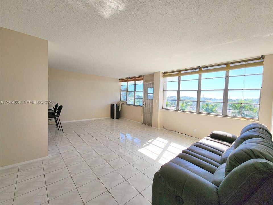 For Sale: $195,000 (2 beds, 2 baths, 1112 Square Feet)