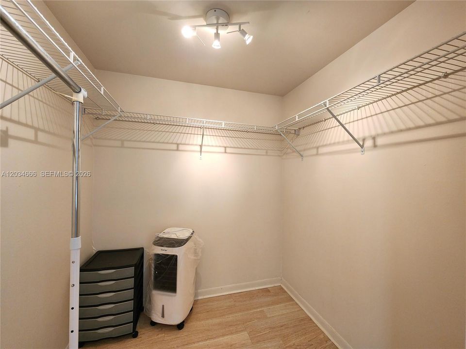 For Sale: $195,000 (2 beds, 2 baths, 1112 Square Feet)