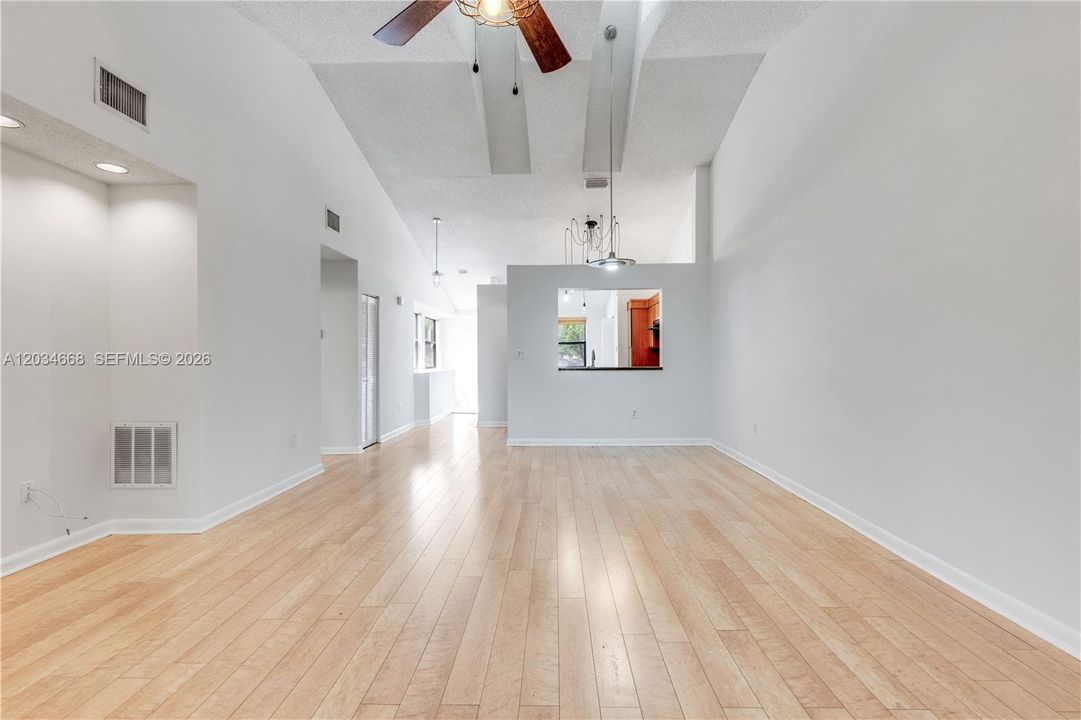For Rent: $2,700 (2 beds, 2 baths, 1257 Square Feet)