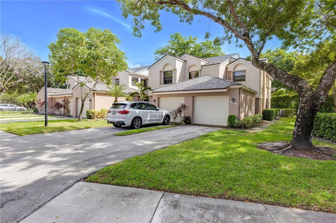 For Rent: $2,700 (2 beds, 2 baths, 1257 Square Feet)