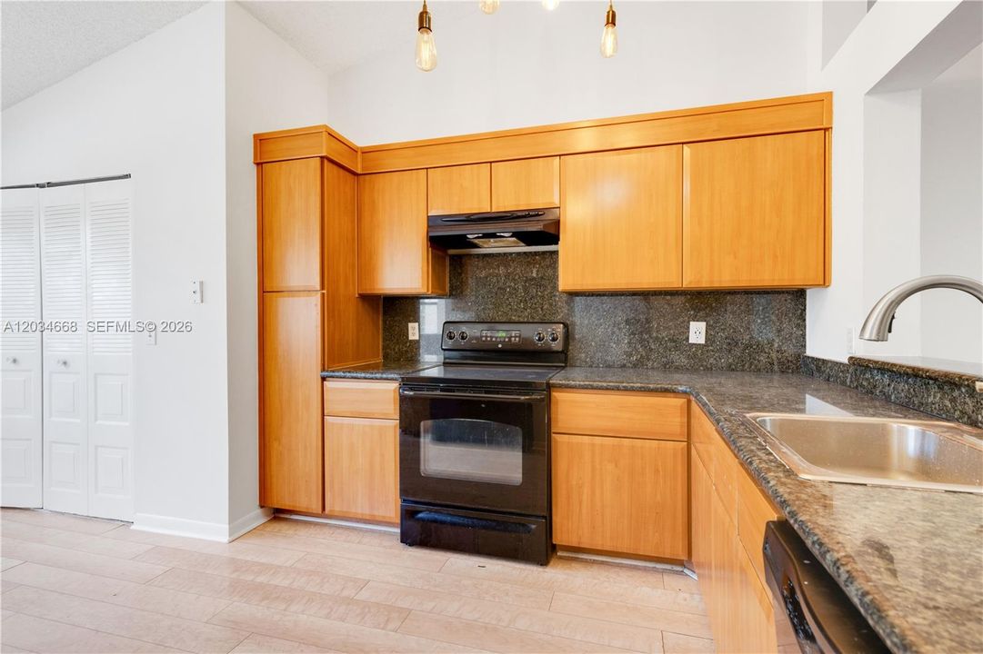 For Rent: $2,700 (2 beds, 2 baths, 1257 Square Feet)
