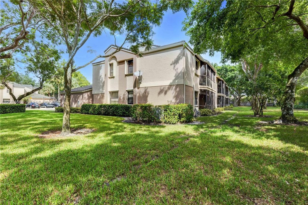 For Rent: $2,700 (2 beds, 2 baths, 1257 Square Feet)