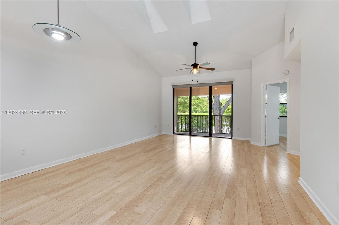 For Rent: $2,700 (2 beds, 2 baths, 1257 Square Feet)