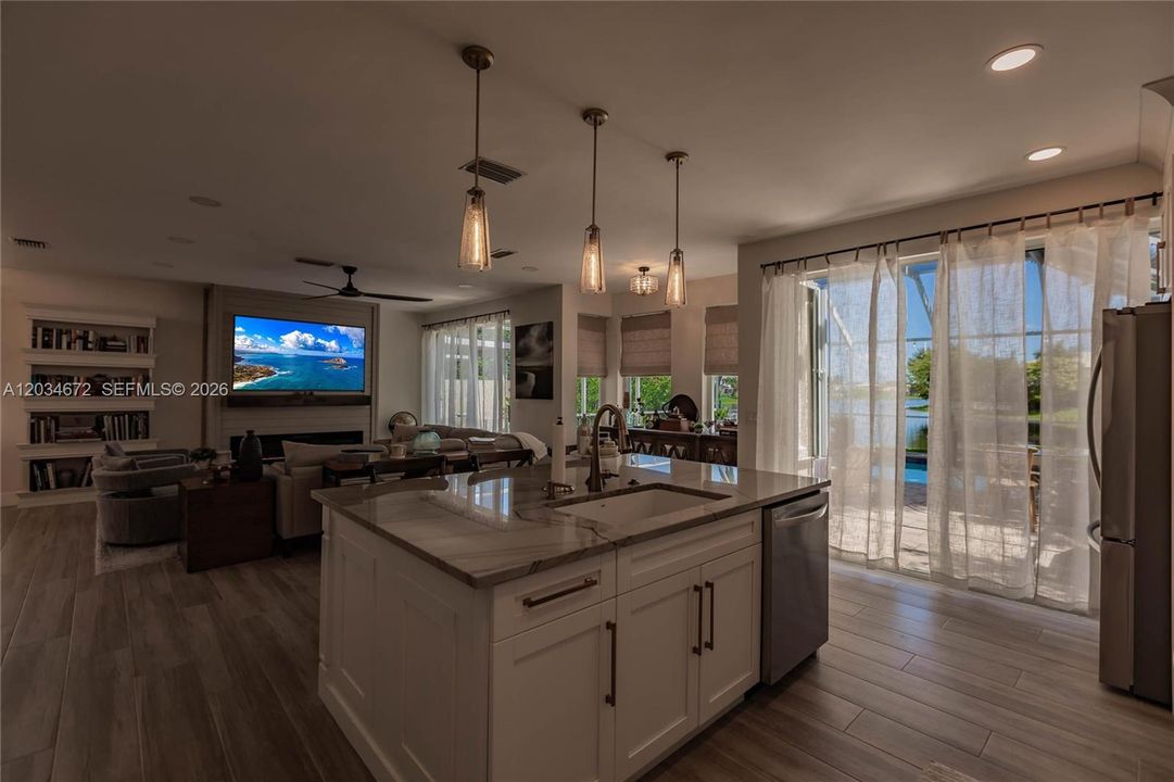 For Sale: $850,000 (4 beds, 2 baths, 2078 Square Feet)