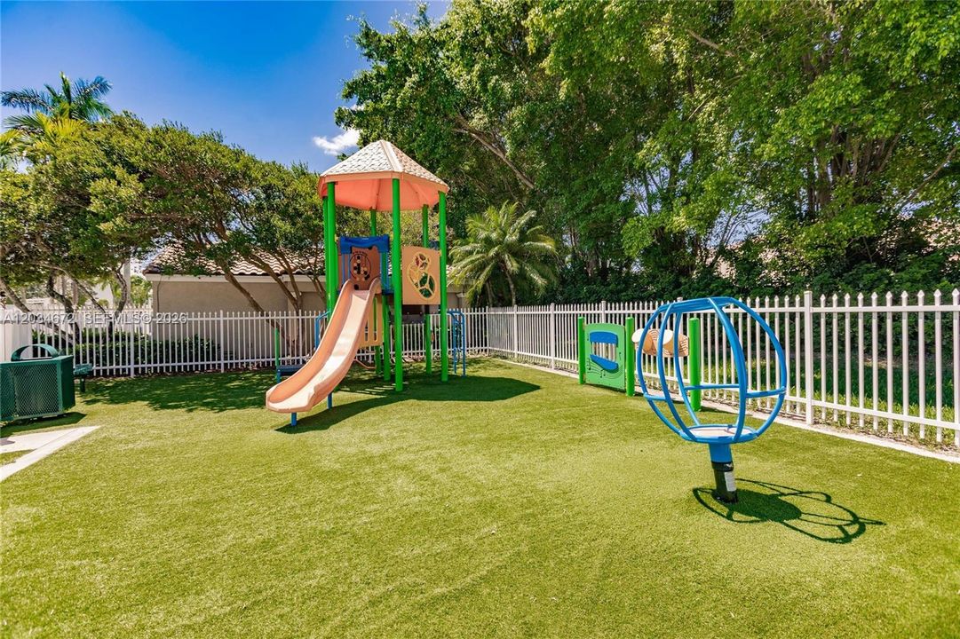 For Sale: $850,000 (4 beds, 2 baths, 2078 Square Feet)
