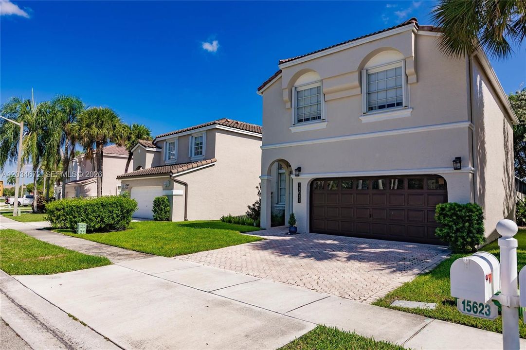 For Sale: $850,000 (4 beds, 2 baths, 2078 Square Feet)