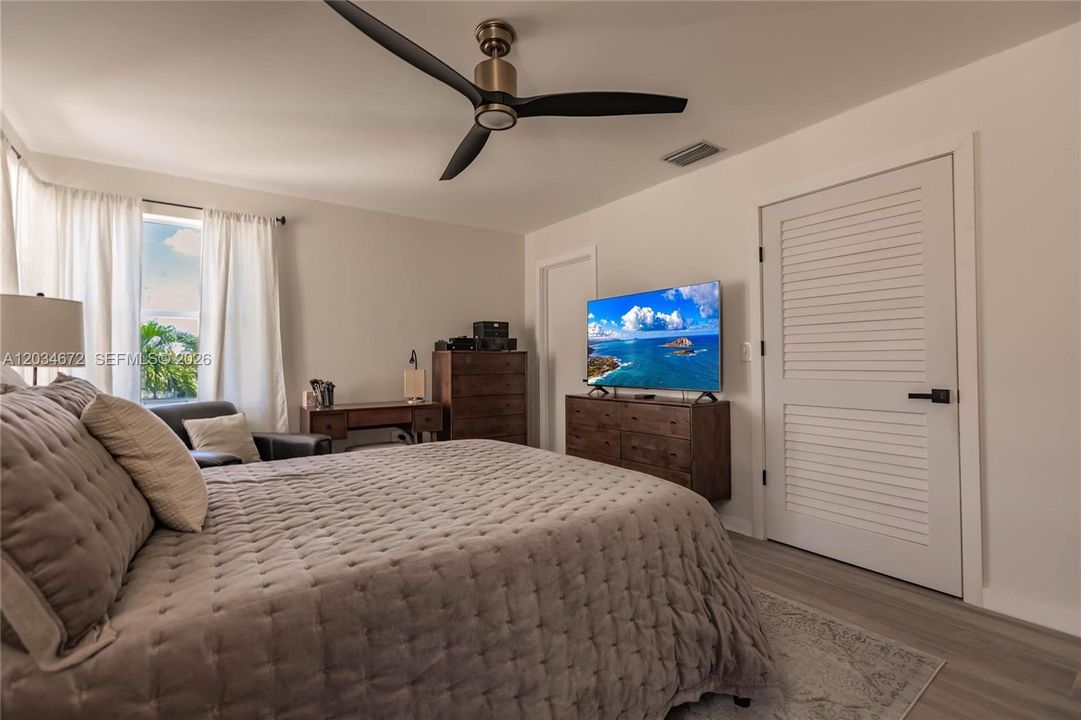 For Sale: $850,000 (4 beds, 2 baths, 2078 Square Feet)