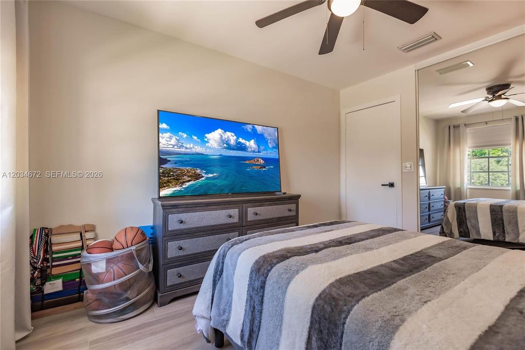 For Sale: $850,000 (4 beds, 2 baths, 2078 Square Feet)