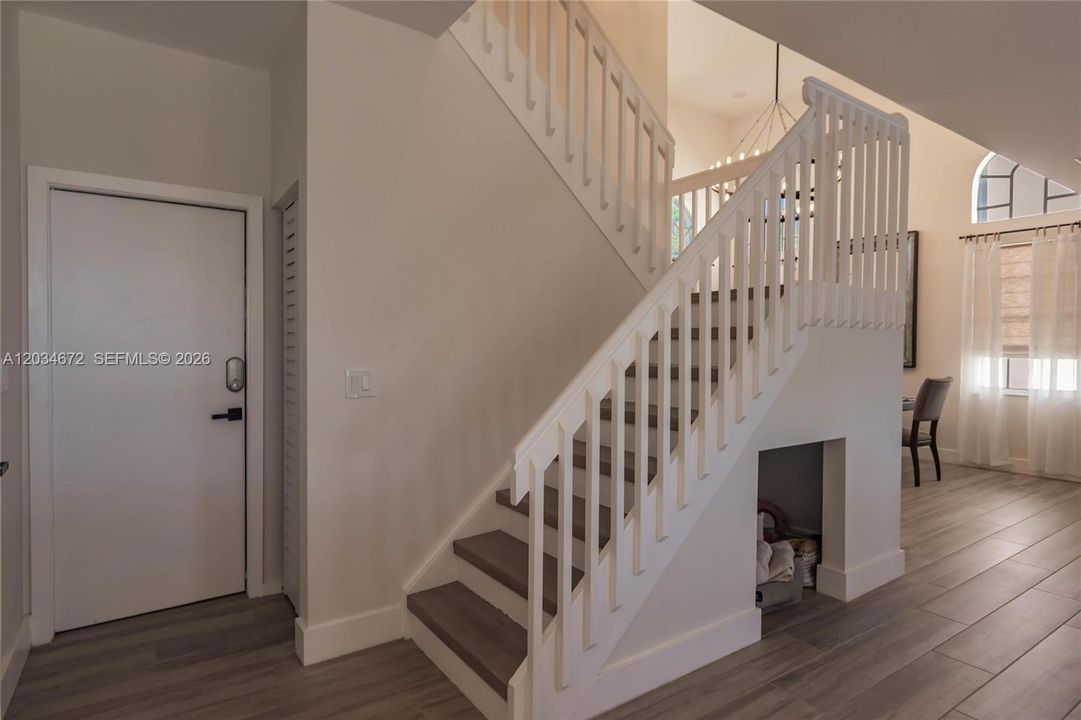 For Sale: $850,000 (4 beds, 2 baths, 2078 Square Feet)