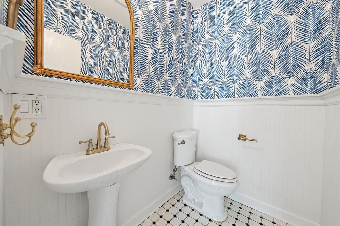315 Hawthorne Dr-5