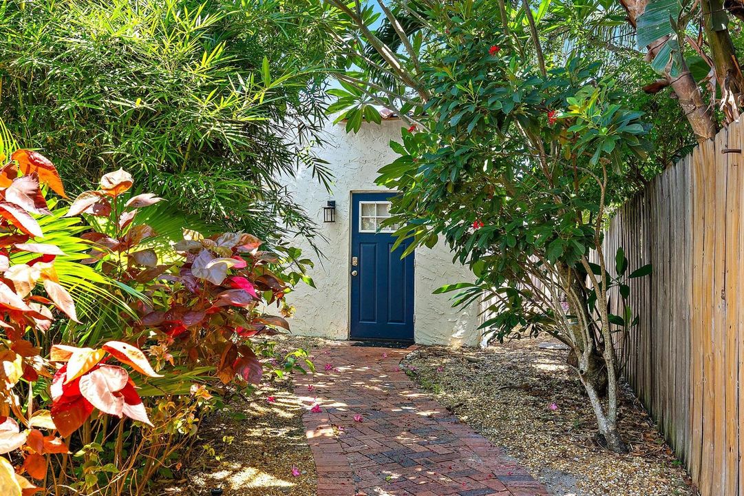 315 Hawthorne Dr-20