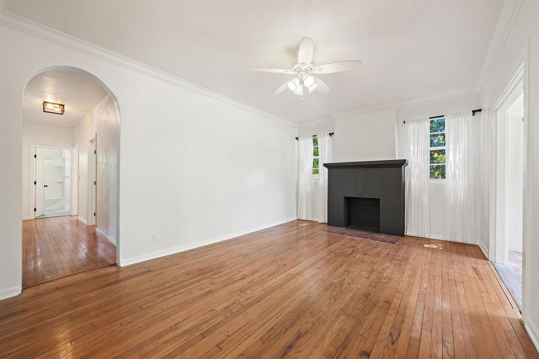 315 Hawthorne Dr-8