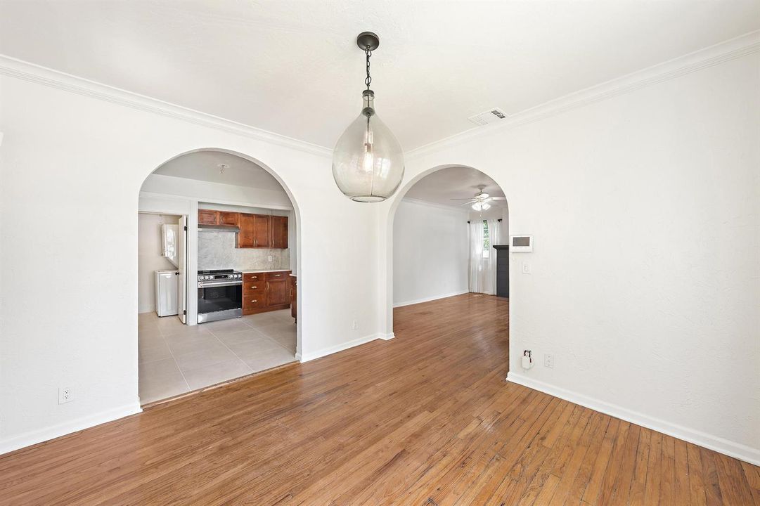 315 Hawthorne Dr-11