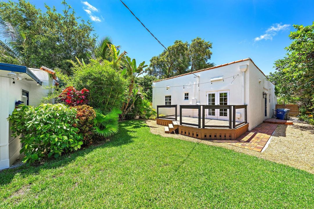 315 Hawthorne Dr-18