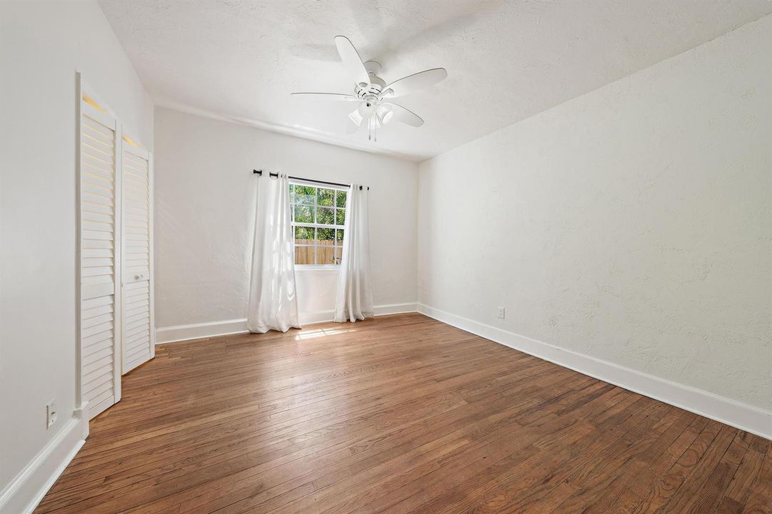 315 Hawthorne Dr-6