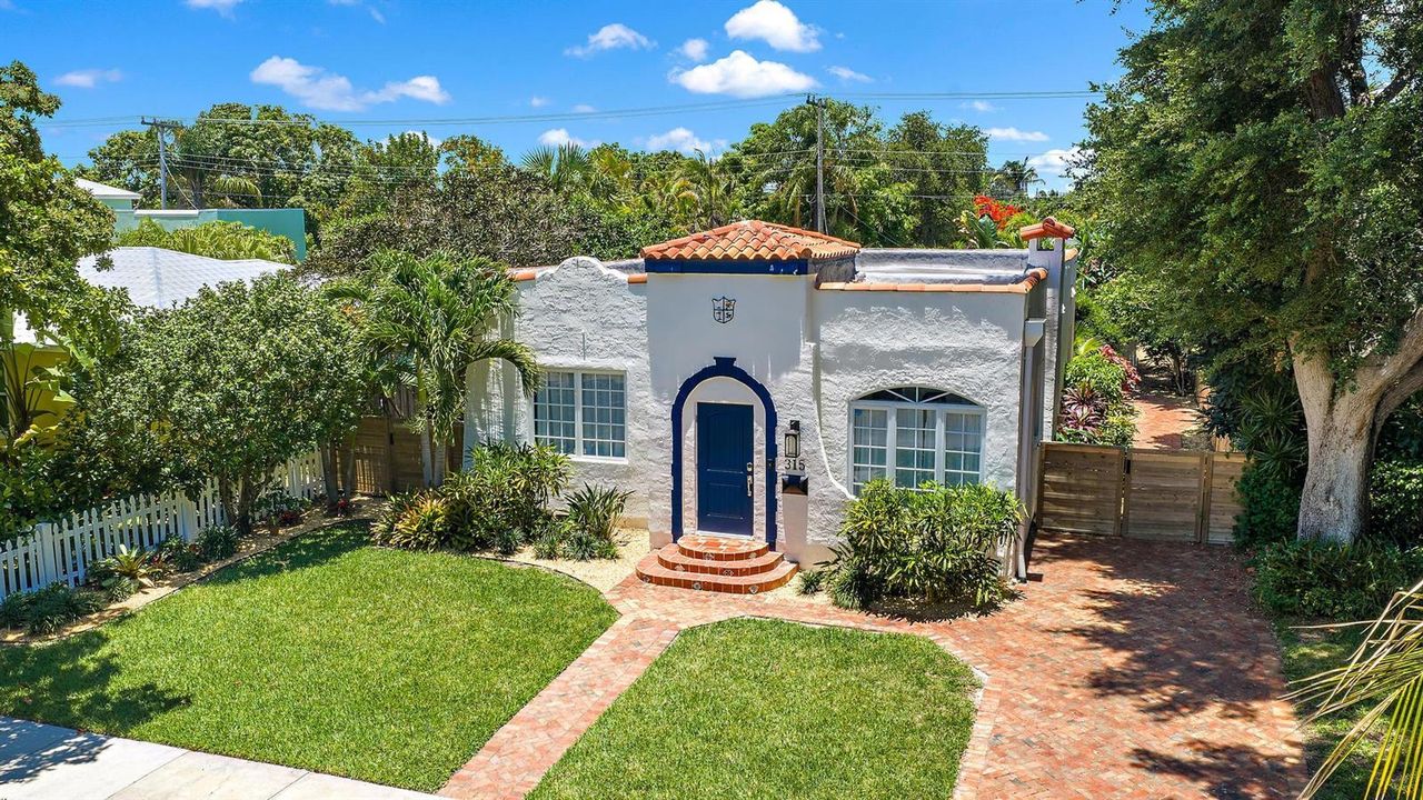 315 Hawthorne Dr-25