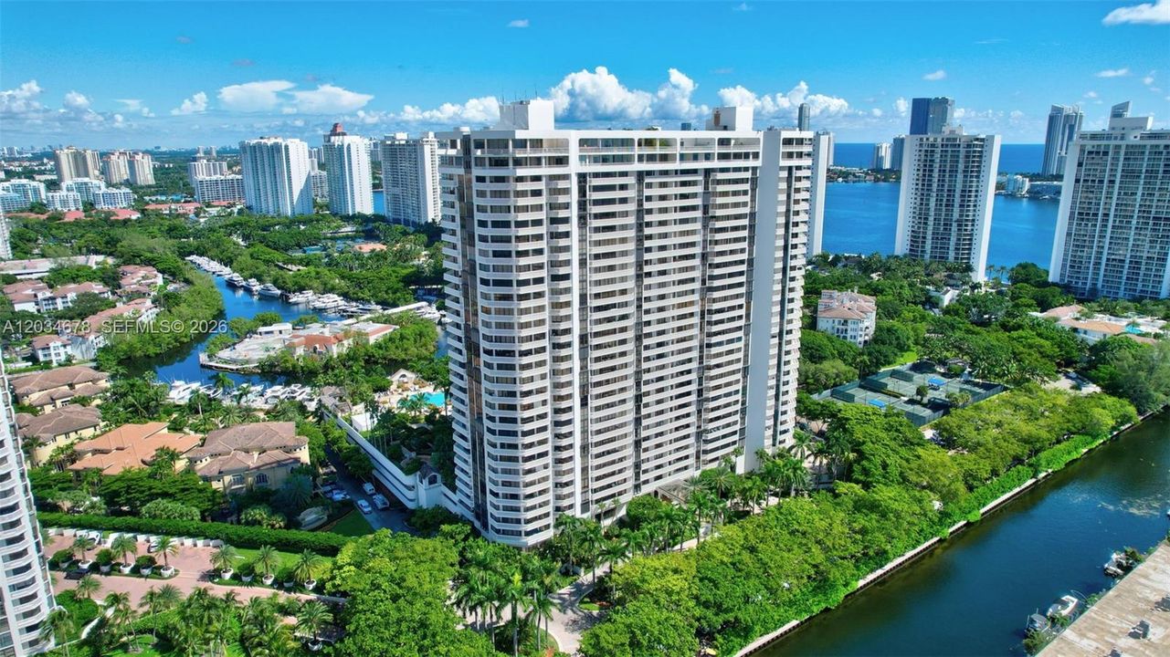На продажу: $415,000 (2 спален, 2 ванн, 1560 Квадратных фут)