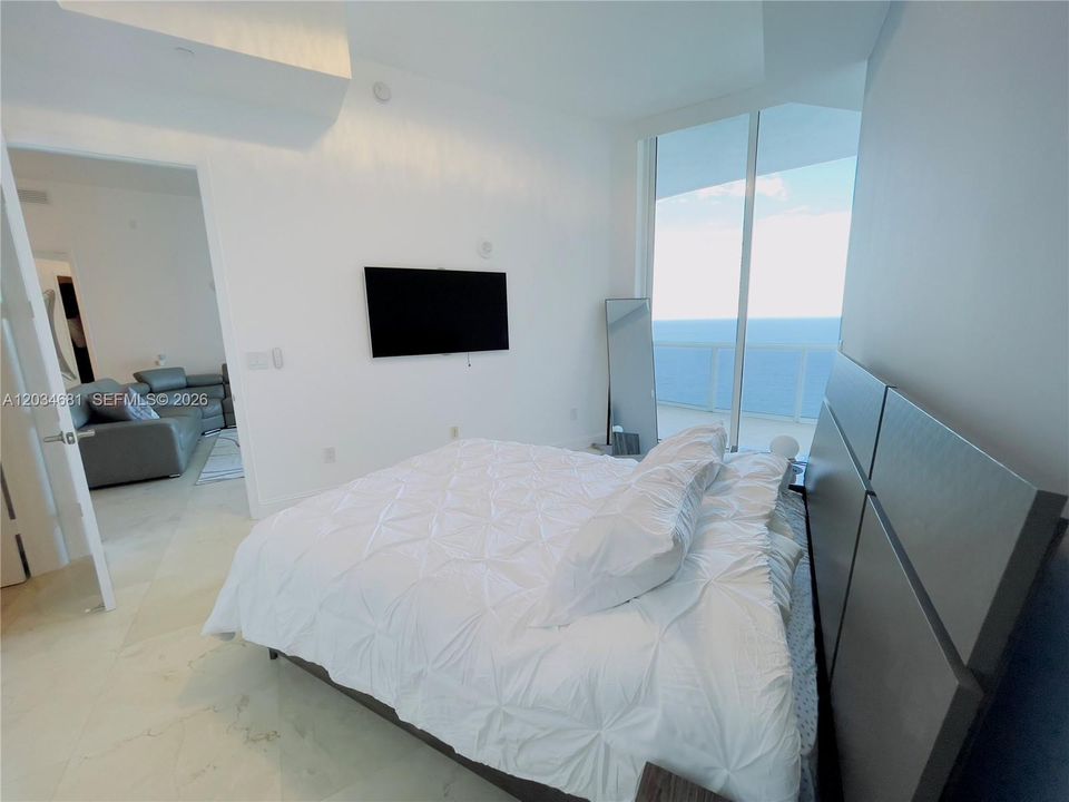 В аренду: $11,000 (3 спален, 3 ванн, 2106 Квадратных фут)