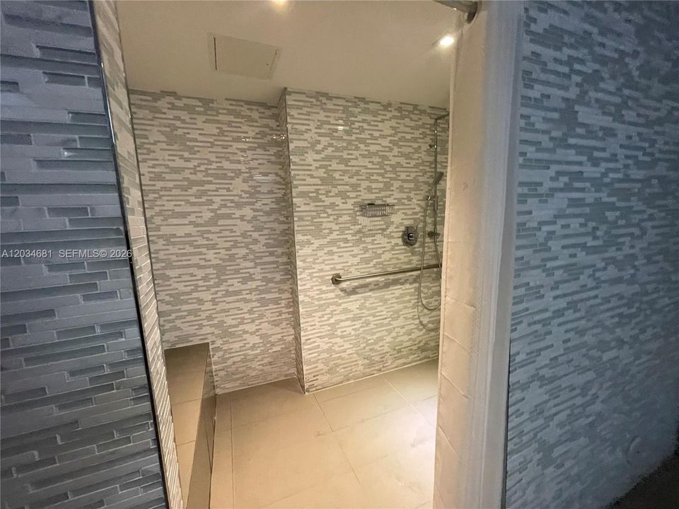 В аренду: $11,000 (3 спален, 3 ванн, 2106 Квадратных фут)