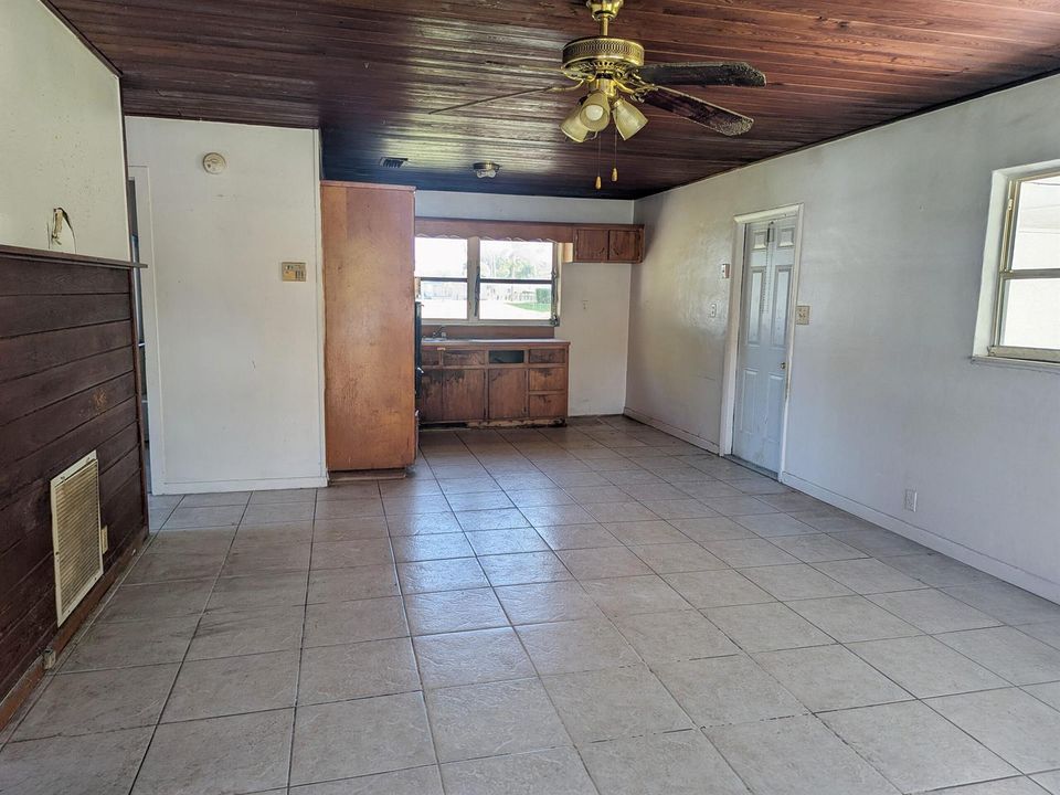 PXL_20260424_205608240