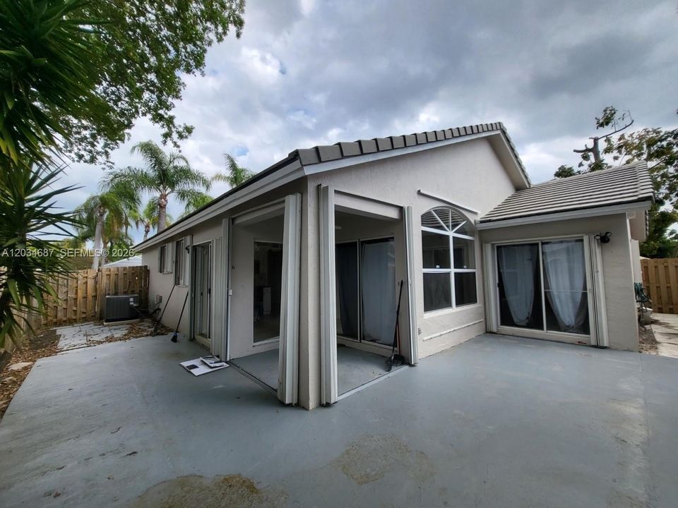 For Sale: $525,000 (3 beds, 2 baths, 1350 Square Feet)