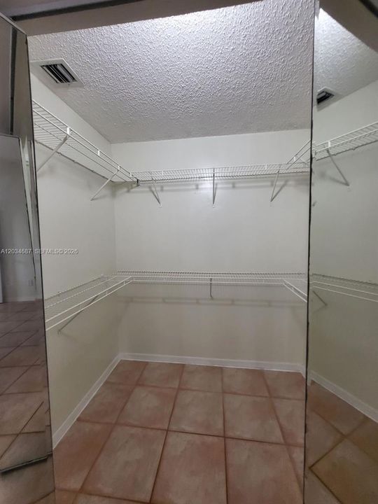 For Sale: $525,000 (3 beds, 2 baths, 1350 Square Feet)