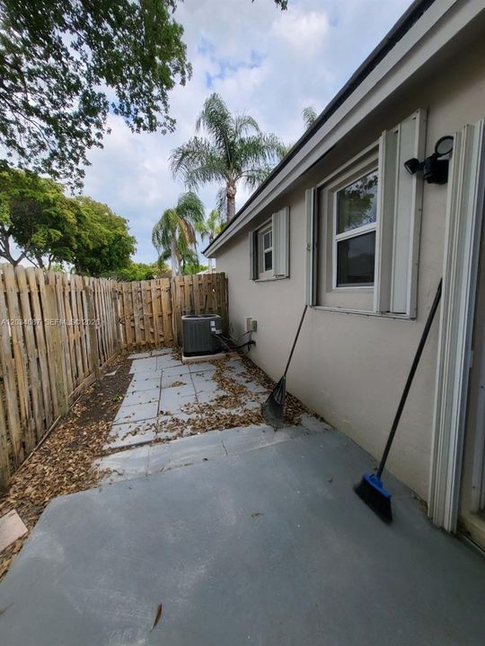 For Sale: $525,000 (3 beds, 2 baths, 1350 Square Feet)