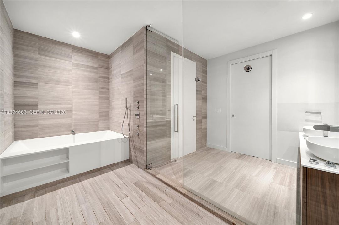 For Sale: $2,799,000 (2 beds, 2 baths, 1826 Square Feet)